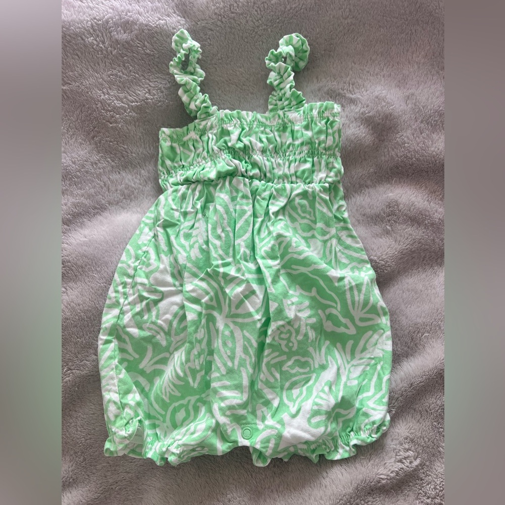 Carters Baby Girl Romper. Green Tropical print size 6 month